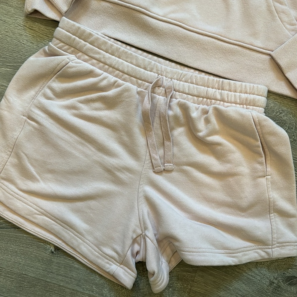 Talulah SHORTS only 🩷 - Picture 2 of 4